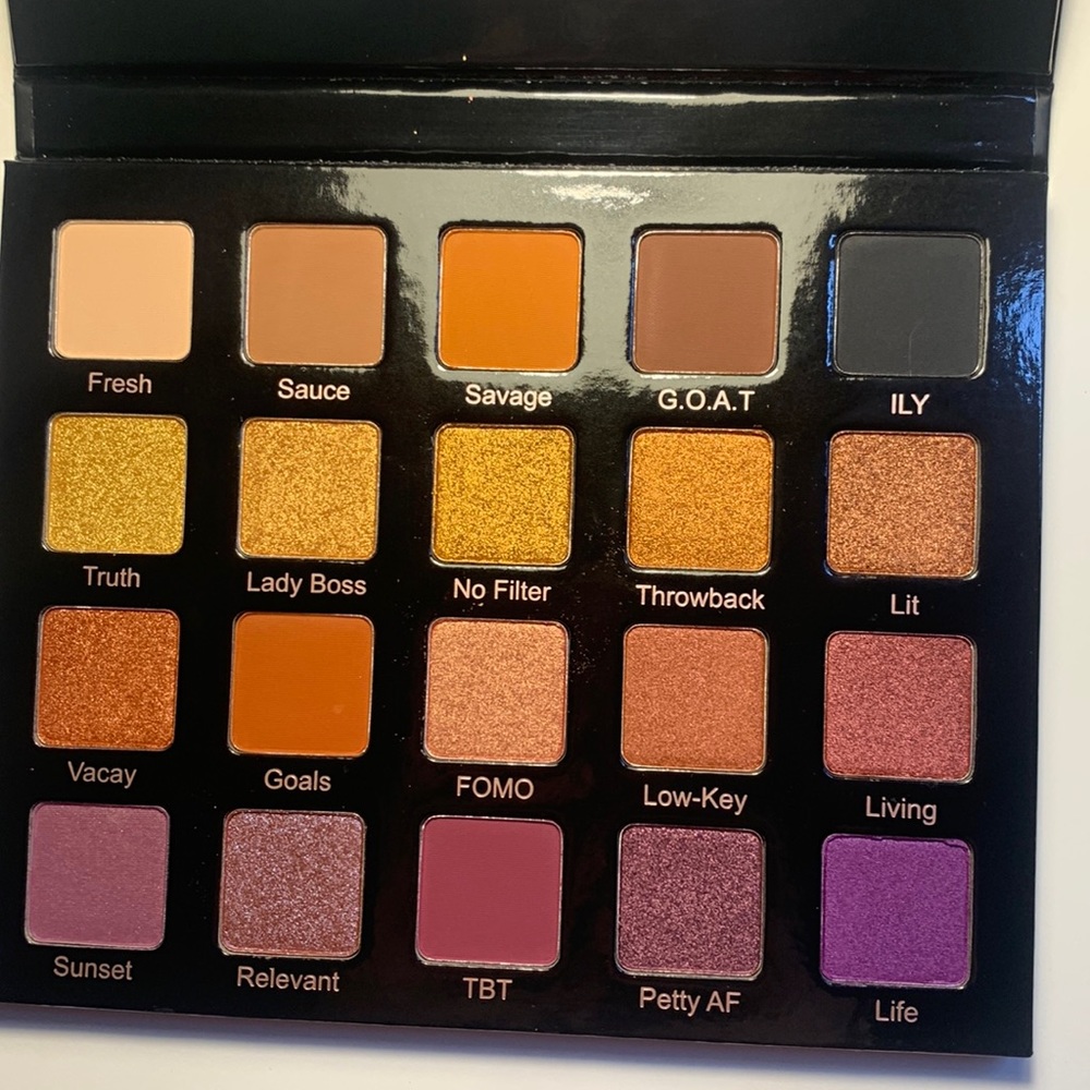 Violet Voss hashtag palette